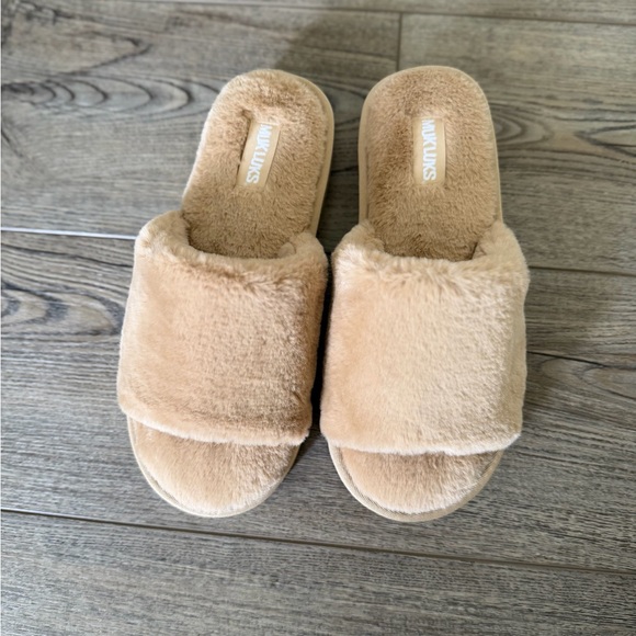 NEW NEVER WORN MUK LUKS Kirstey Slide in Irish Cream - Picture 2 of 9